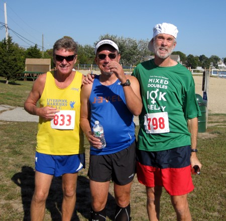 Boston Marathon winners Geoff Smith (left, 1984-85) and Amby Burfoot (right 1968) in 2014 (betweent them, some unknown slow guy)